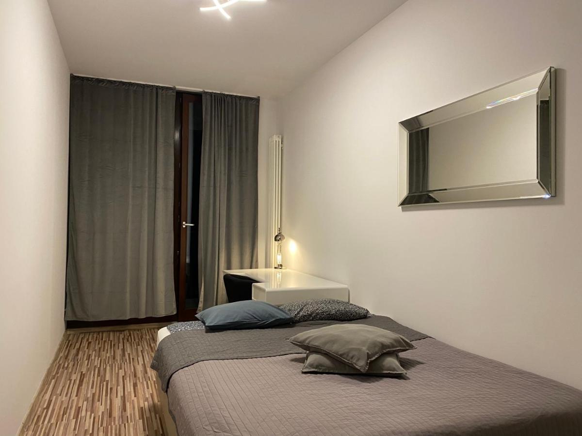 Two Rooms Apartment Triton Park Варшава Экстерьер фото
